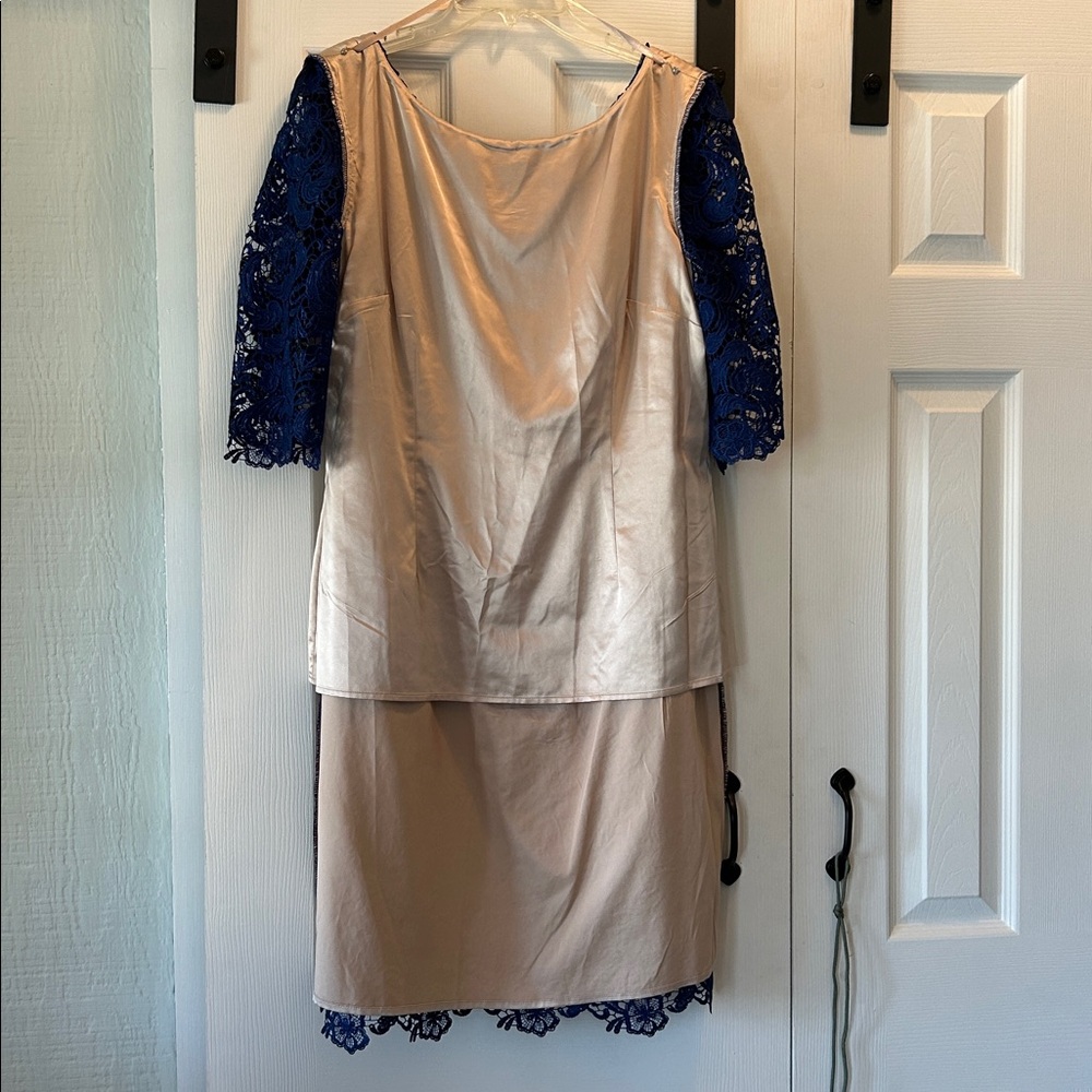 Elegant Blue Lace Dress with full lining. - Picture 9 of 12